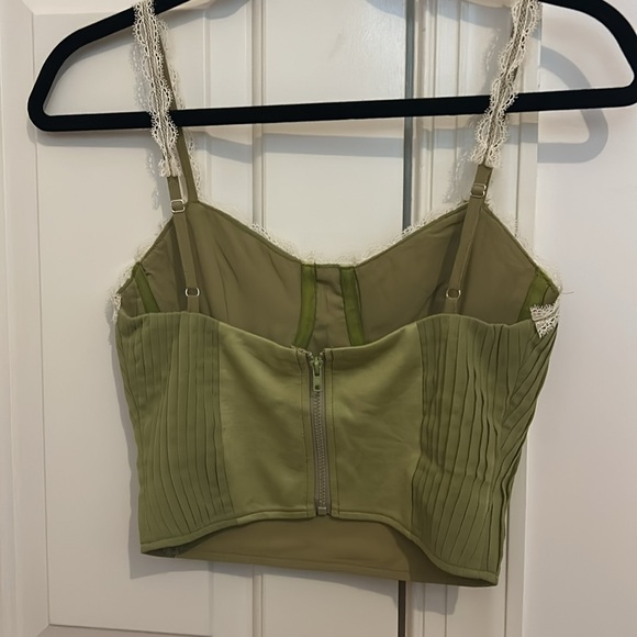 Princess polly top size 2 - Picture 2 of 3